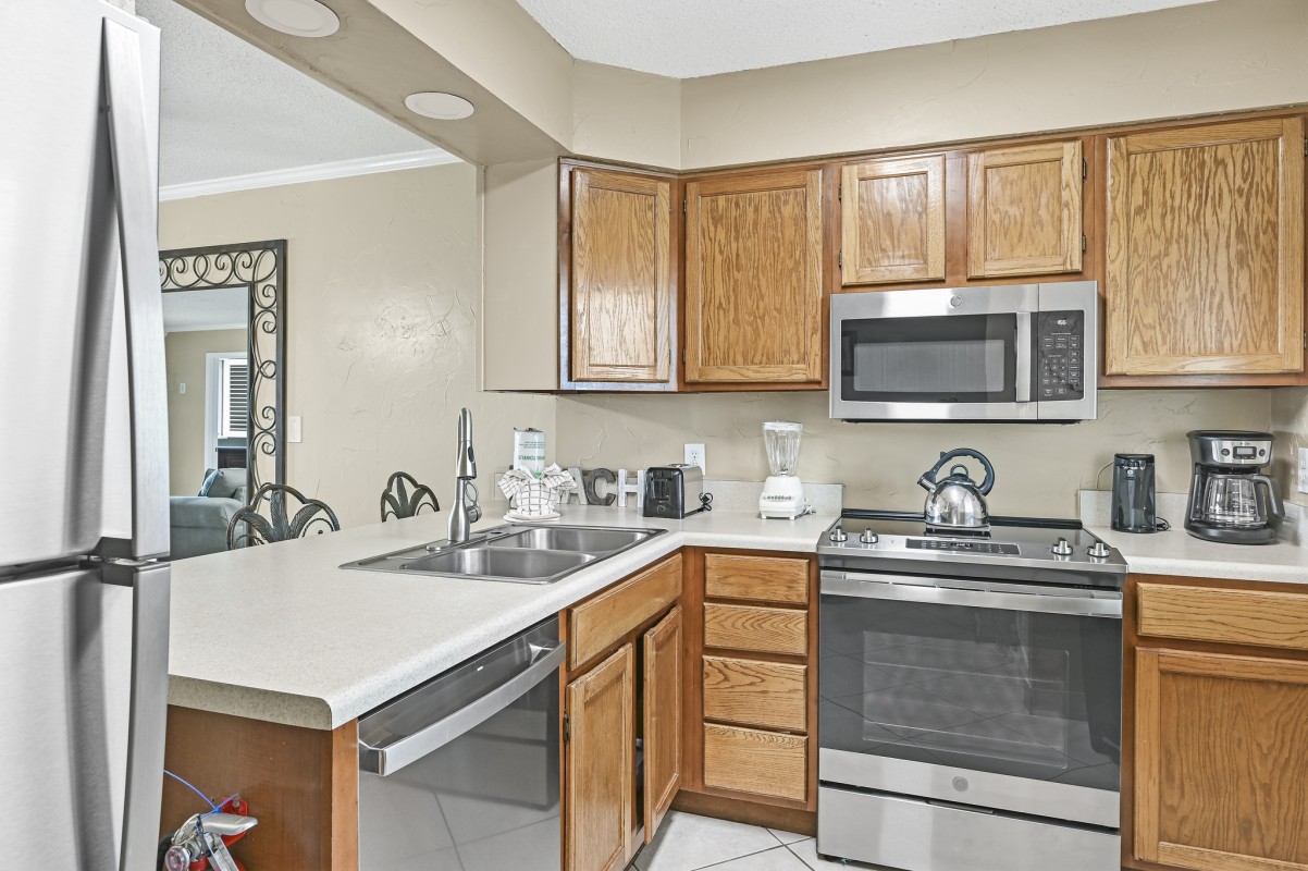 Fully equipped kitchen Unit 703 Destin beachfront vacation rental condo