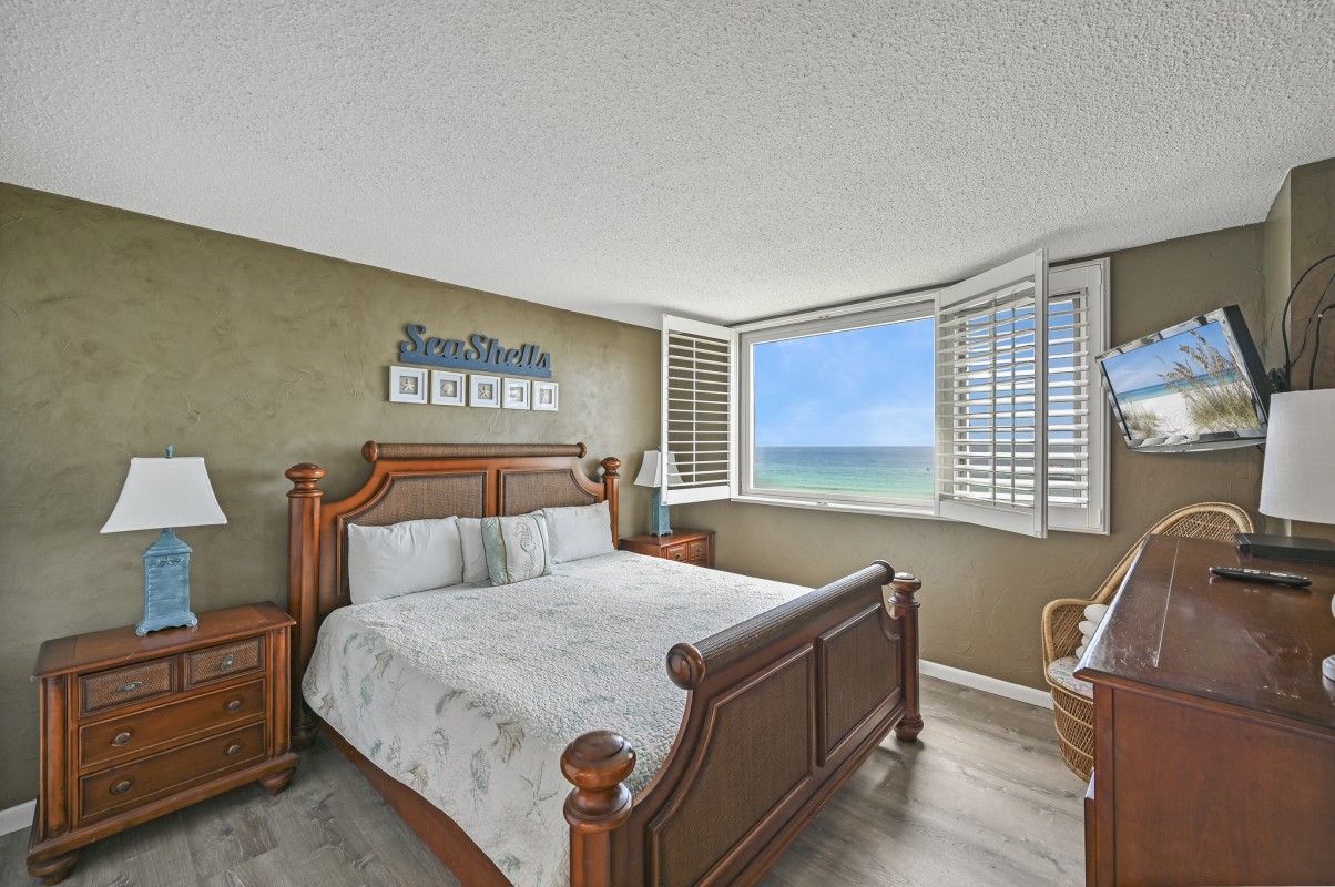 Master bedroom king bed Unit 703 Islander Resort Destin vacation rental